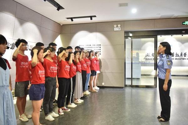 beat365英国官网网站青少年禁毒防艾暑期社会实践专项行动在湘潭市禁毒教育基地顺利启动