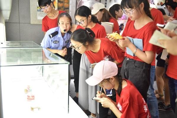 beat365英国官网网站青少年禁毒防艾暑期社会实践专项行动在湘潭市禁毒教育基地顺利启动